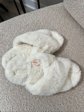 PINK Victoria's Secret Ivory Plush Cross-Band Slide Slippers
